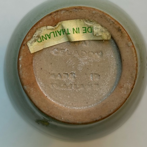 Vintage celadon small vase hand made in Thailand crackle glaze - Picture 5 of 5